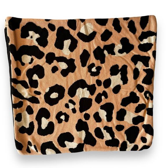 Pink leopard knitted accent throw pillow cover 18" x 18" NEW - Picture 7 of 8